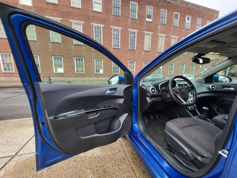 2018 Chevrolet Sonic 5dr HB Manual LT photo
