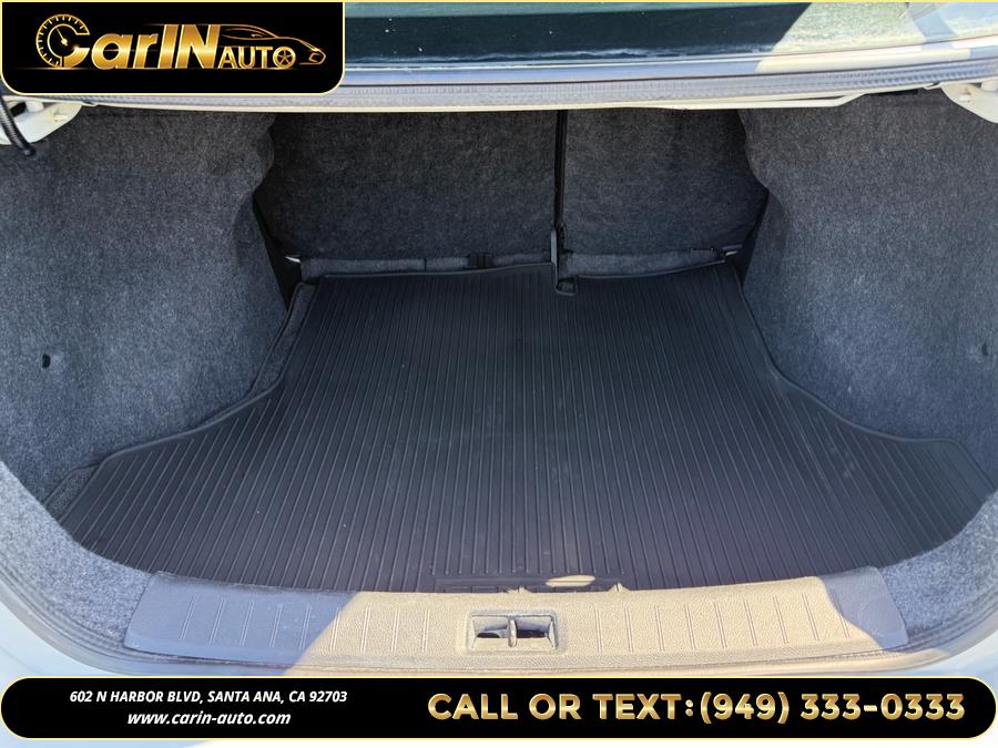 2016 Nissan Sentra 4dr Sdn I4 CVT SR photo