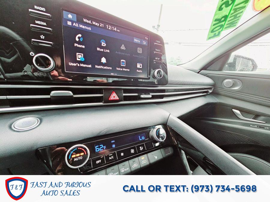 2022 Hyundai Elantra SEL Sedan 4D photo