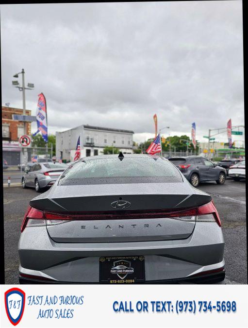 2022 Hyundai Elantra SEL Sedan 4D photo