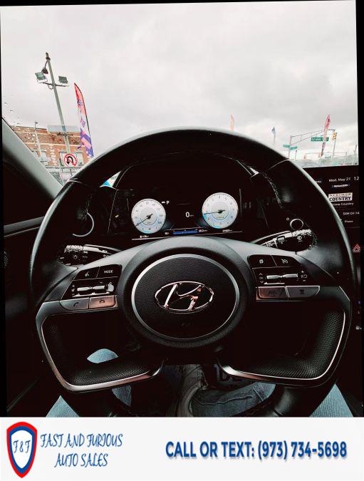 2022 Hyundai Elantra SEL Sedan 4D photo