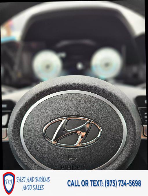 2022 Hyundai Elantra SEL Sedan 4D photo
