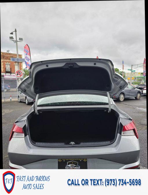 2022 Hyundai Elantra SEL Sedan 4D photo
