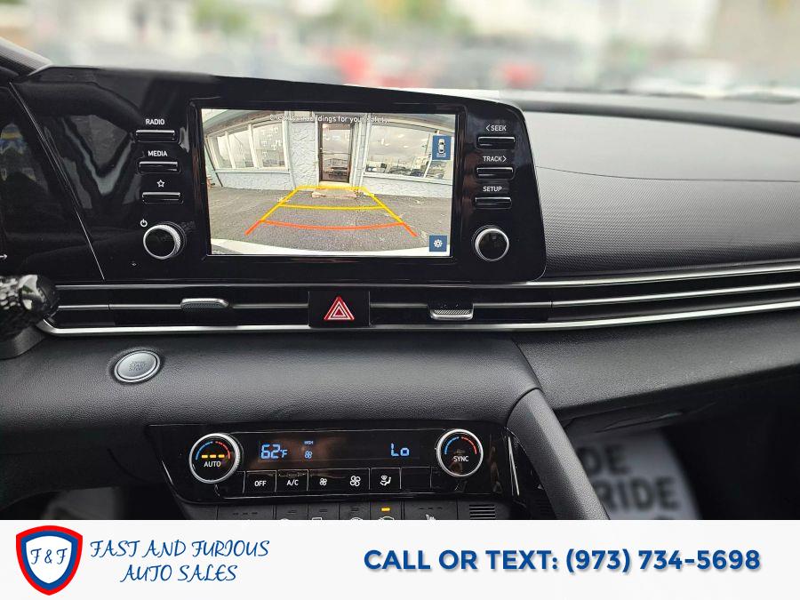 2022 Hyundai Elantra SEL Sedan 4D photo
