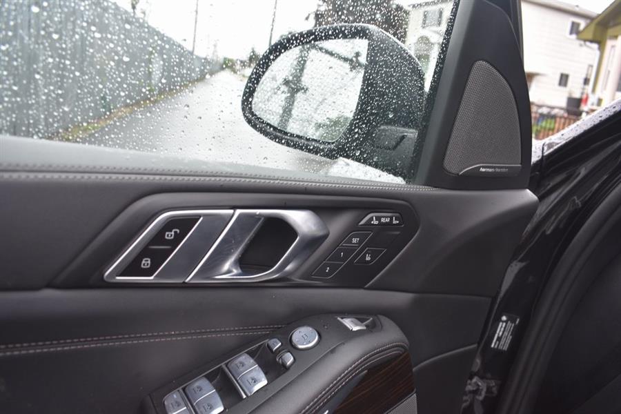 2024 BMW X7 xDrive40i photo