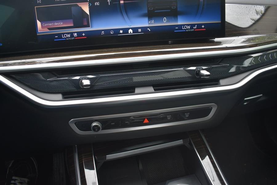 2024 BMW X7 xDrive40i photo