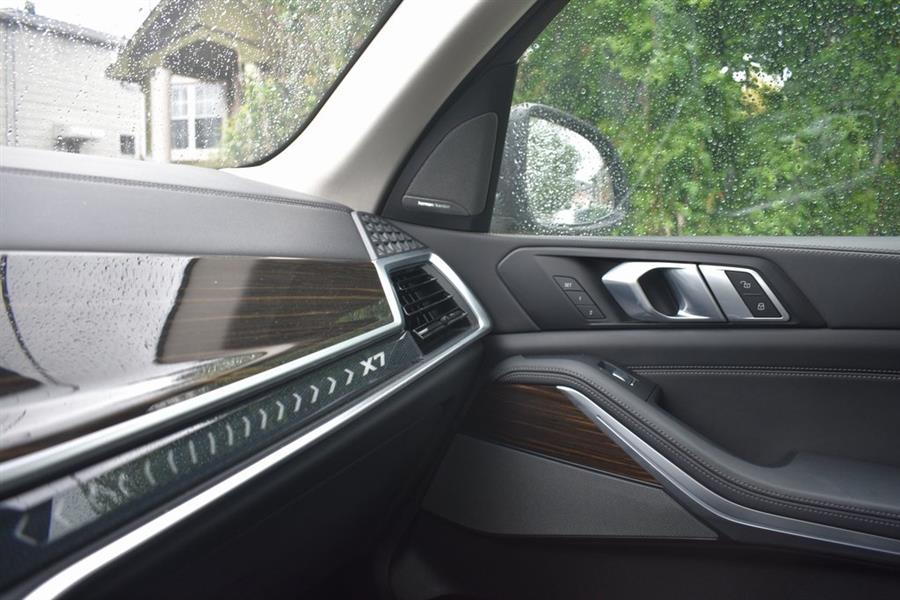 2024 BMW X7 xDrive40i photo