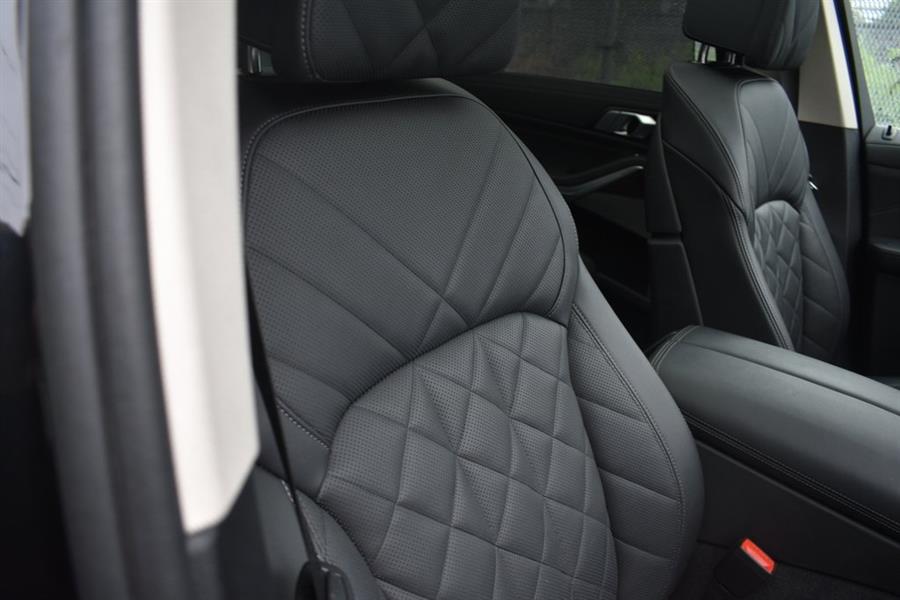 2024 BMW X7 xDrive40i photo
