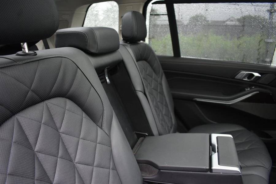 2024 BMW X7 xDrive40i photo