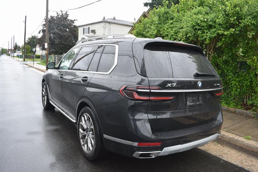 2024 BMW X7 xDrive40i photo