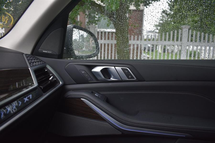 2024 BMW X7 xDrive40i photo