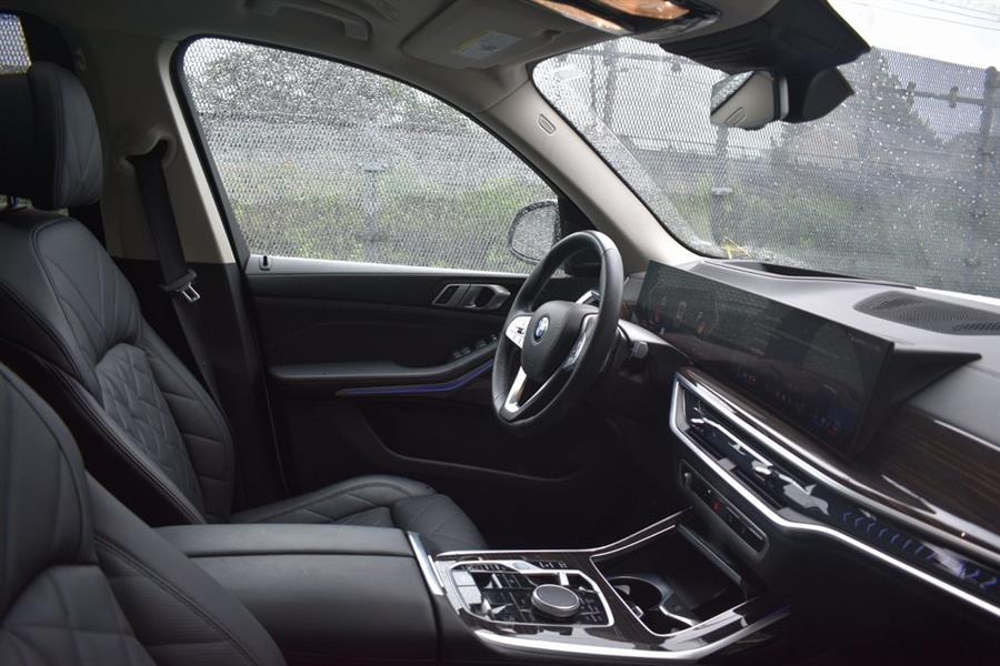 2024 BMW X7 xDrive40i photo