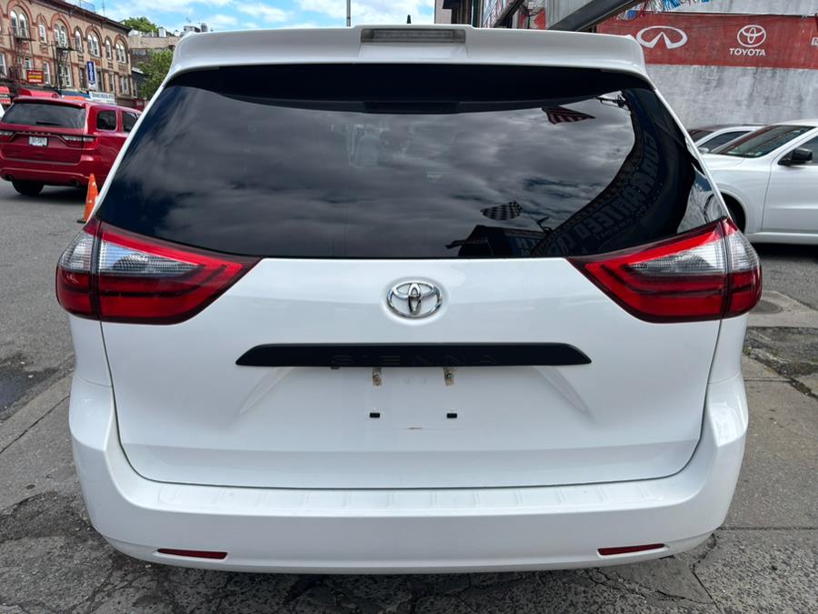 2020 Toyota Sienna L FWD 7-Passenger (Natl) photo