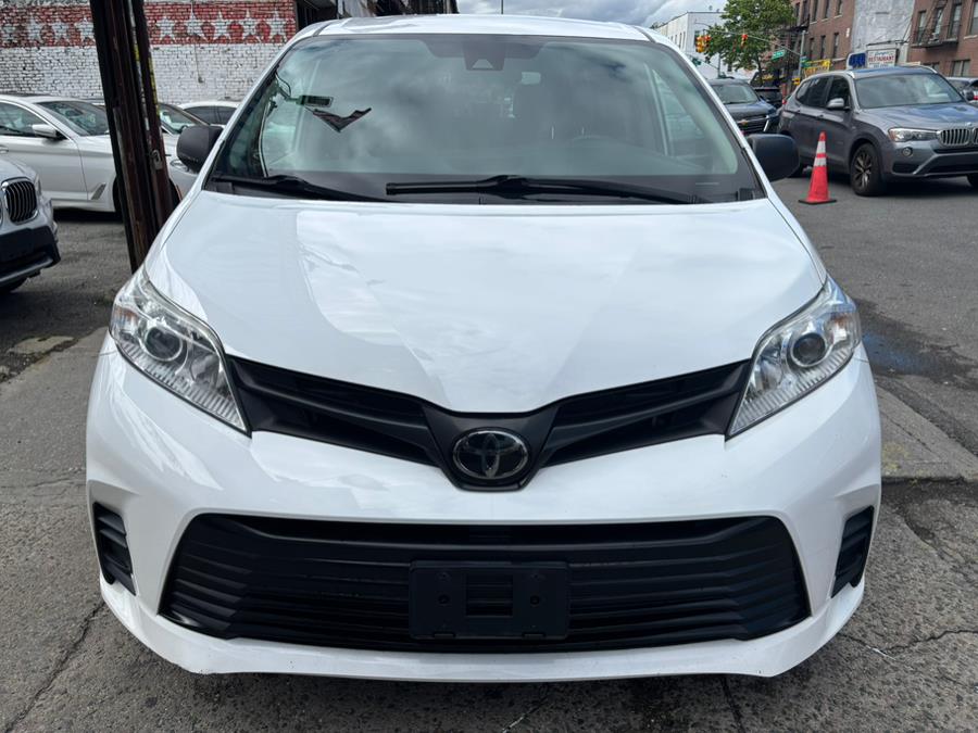 2020 Toyota Sienna L FWD 7-Passenger (Natl) photo
