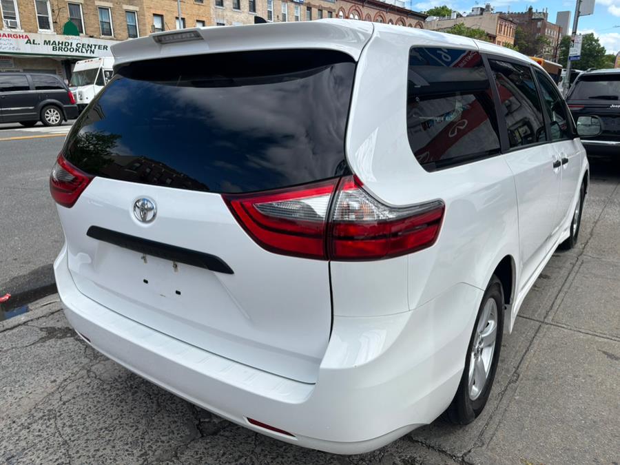 2020 Toyota Sienna L FWD 7-Passenger (Natl) photo