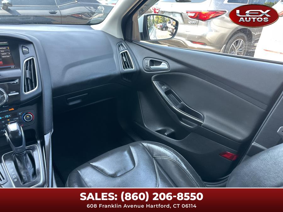 2015 Ford Focus 5dr HB Titanium photo