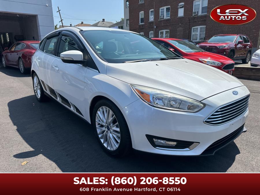 2015 Ford Focus 5dr HB Titanium photo