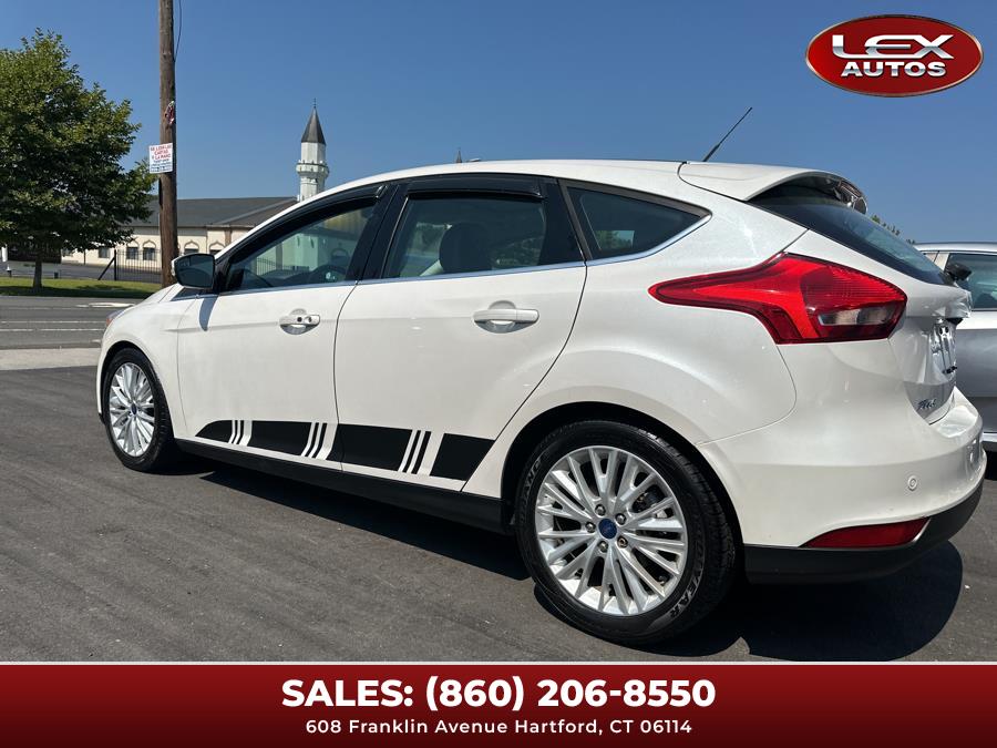 2015 Ford Focus 5dr HB Titanium photo