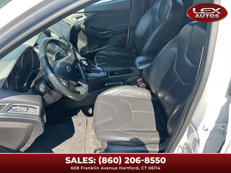 2015 Ford Focus 5dr HB Titanium photo
