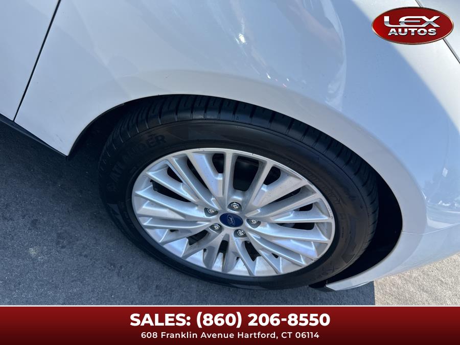 2015 Ford Focus 5dr HB Titanium photo
