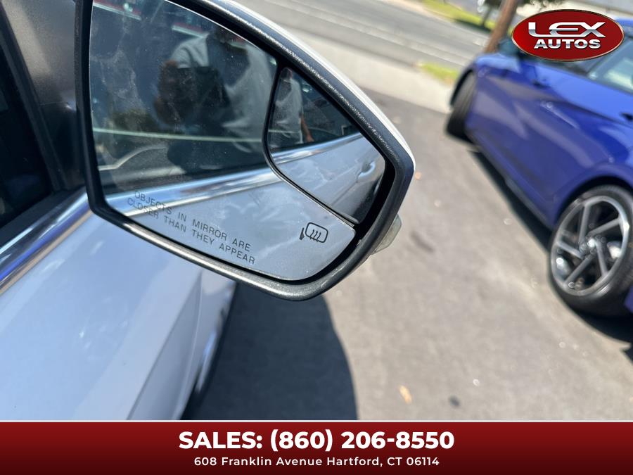 2015 Ford Focus 5dr HB Titanium photo