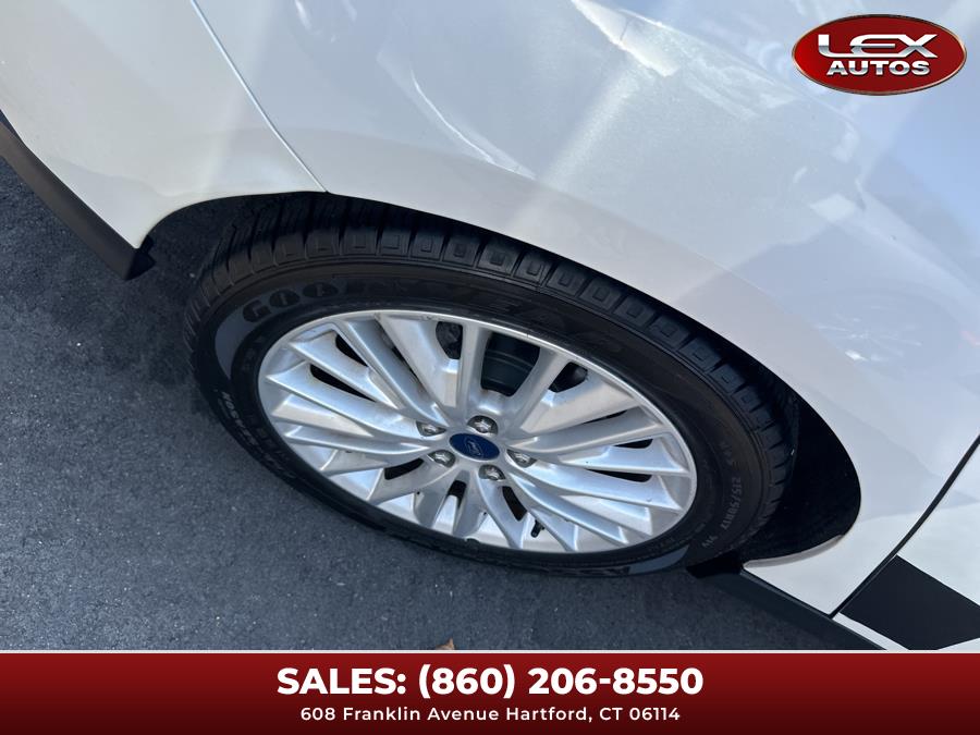2015 Ford Focus 5dr HB Titanium photo