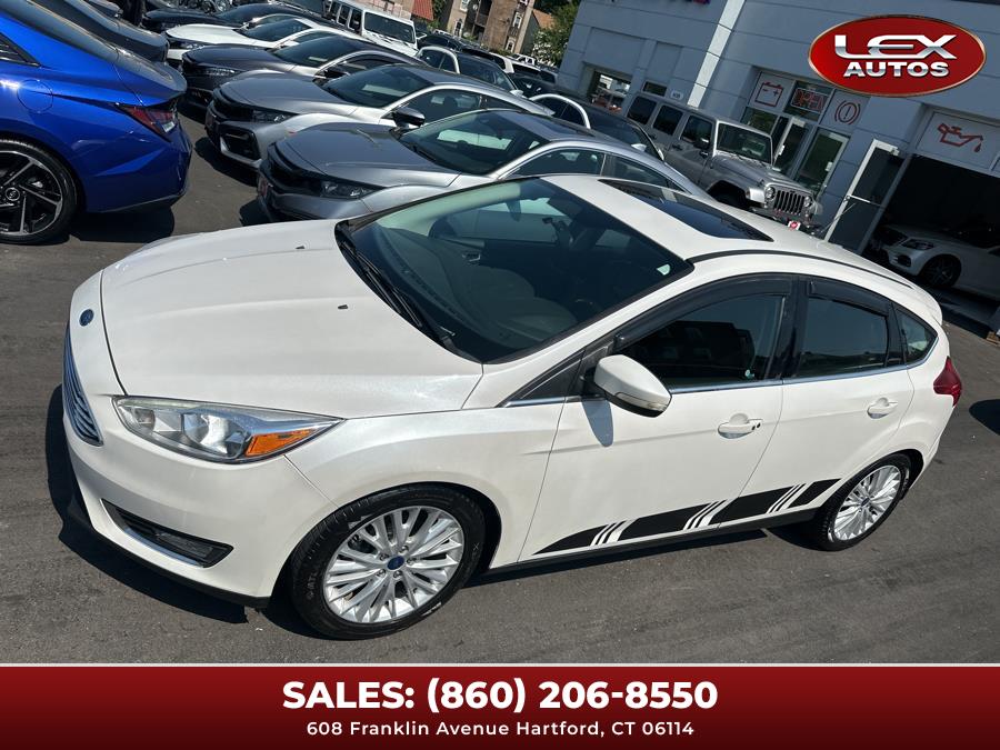 2015 Ford Focus 5dr HB Titanium photo