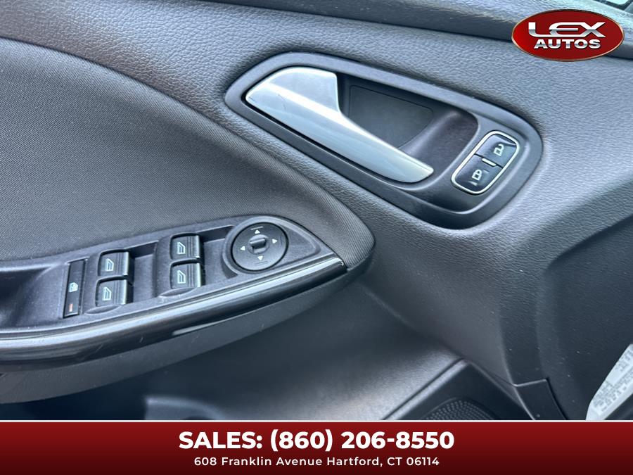 2015 Ford Focus 5dr HB Titanium photo