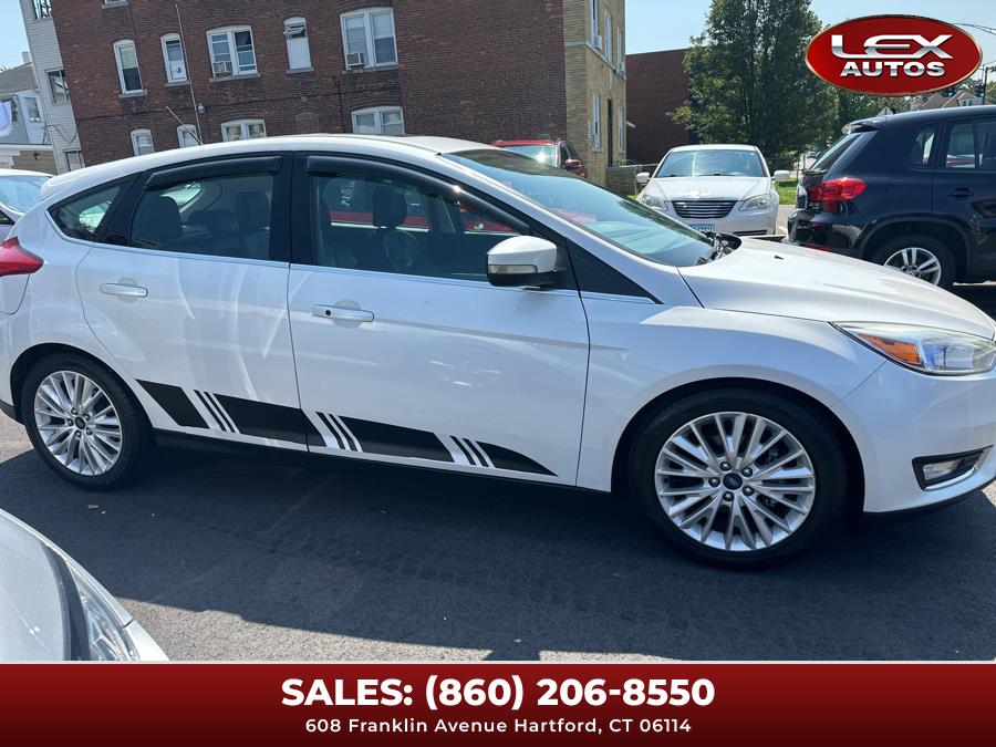 2015 Ford Focus 5dr HB Titanium photo
