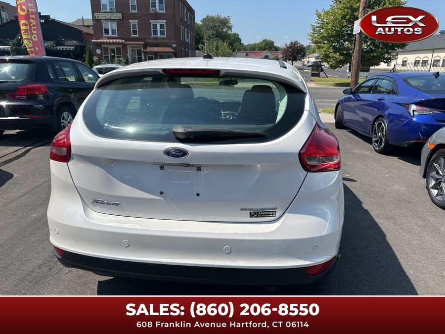 2015 Ford Focus 5dr HB Titanium photo