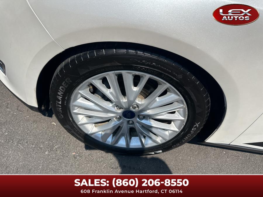 2015 Ford Focus 5dr HB Titanium photo