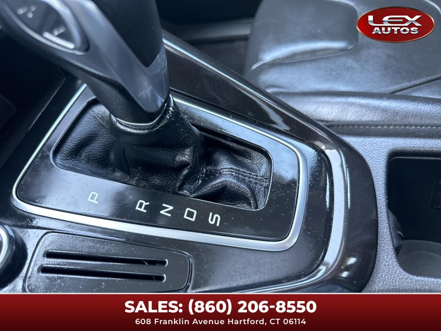 2015 Ford Focus 5dr HB Titanium photo