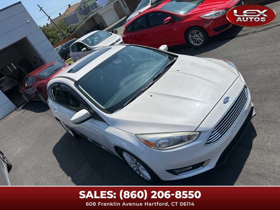 2015 Ford Focus 5dr HB Titanium photo
