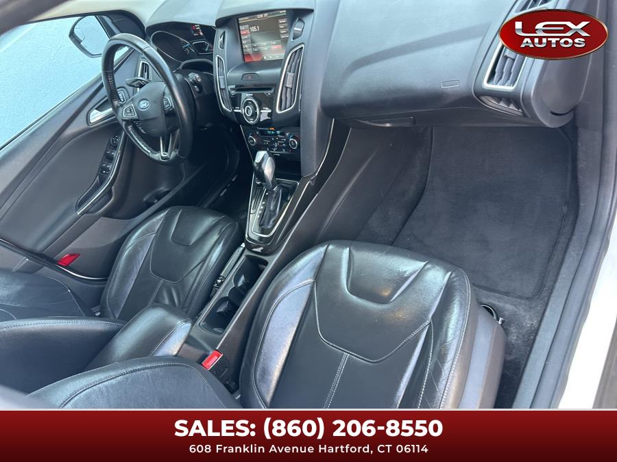 2015 Ford Focus 5dr HB Titanium photo