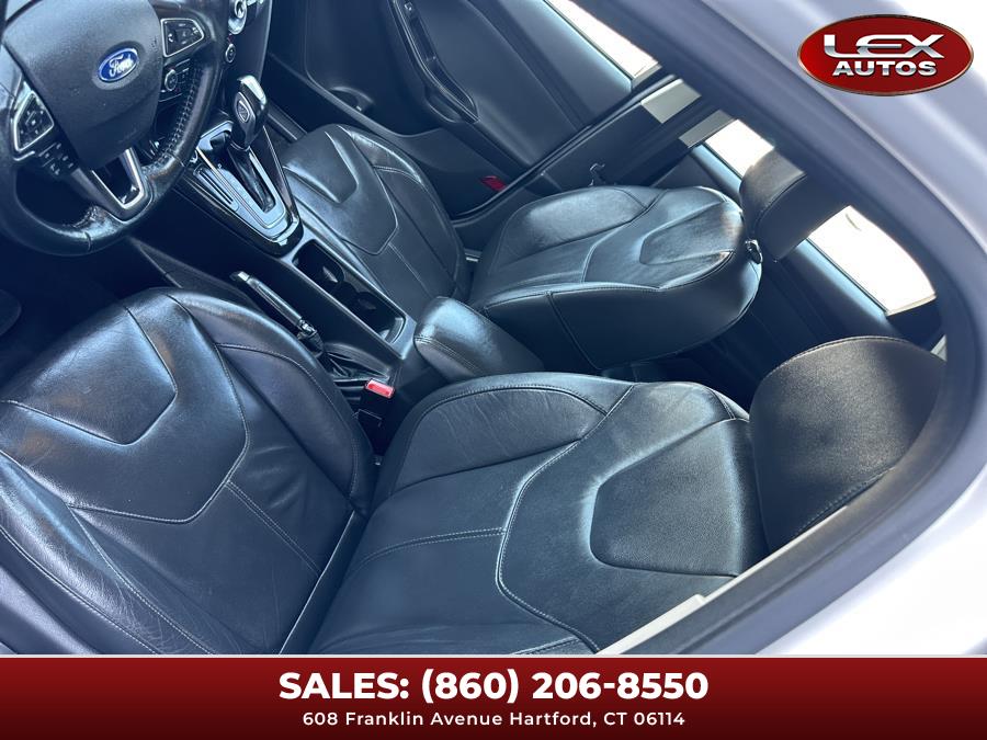 2015 Ford Focus 5dr HB Titanium photo