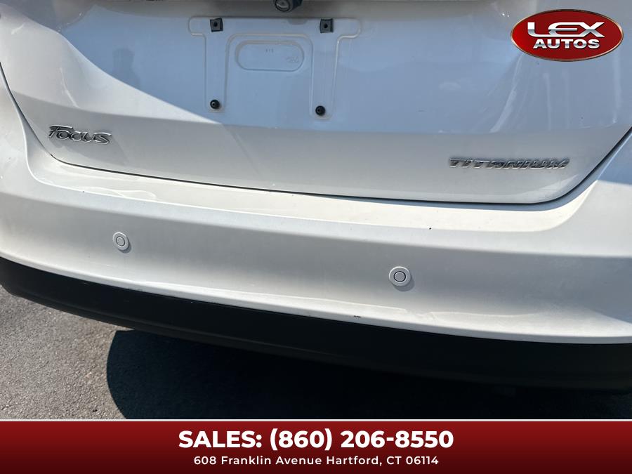 2015 Ford Focus 5dr HB Titanium photo