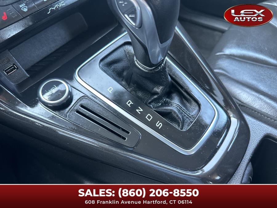 2015 Ford Focus 5dr HB Titanium photo