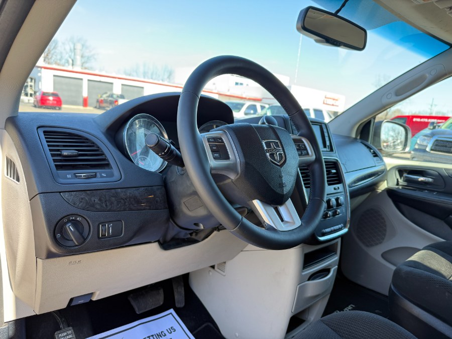 2014 Dodge Grand Caravan SE photo