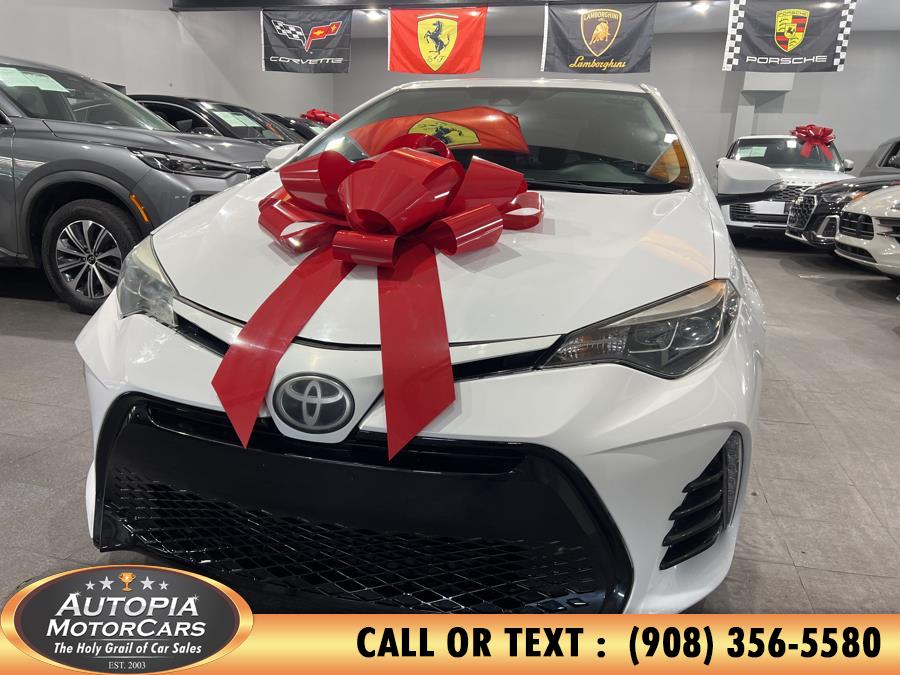 The 2017 Toyota Corolla SE photos