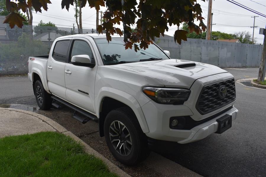 2020 Toyota Tacoma TRD Sport photo