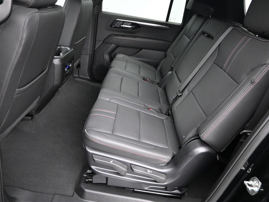 2025 Chevrolet Suburban RST photo