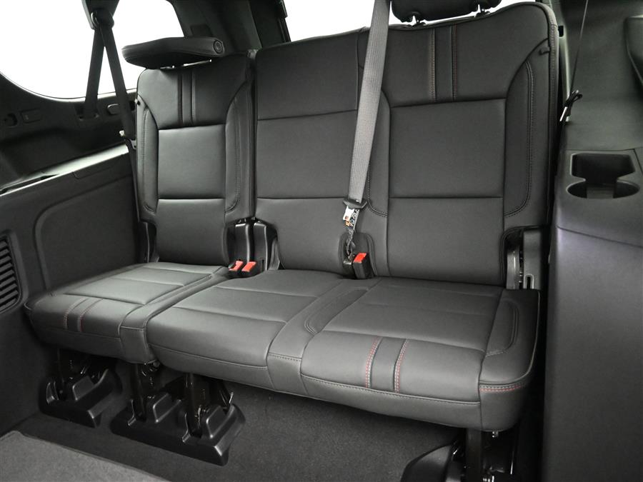 2025 Chevrolet Suburban RST photo