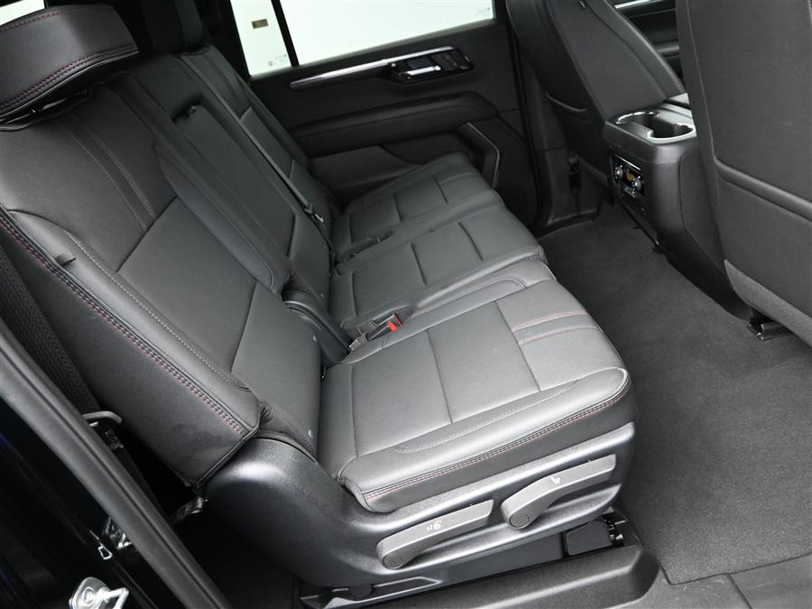 2025 Chevrolet Suburban RST photo