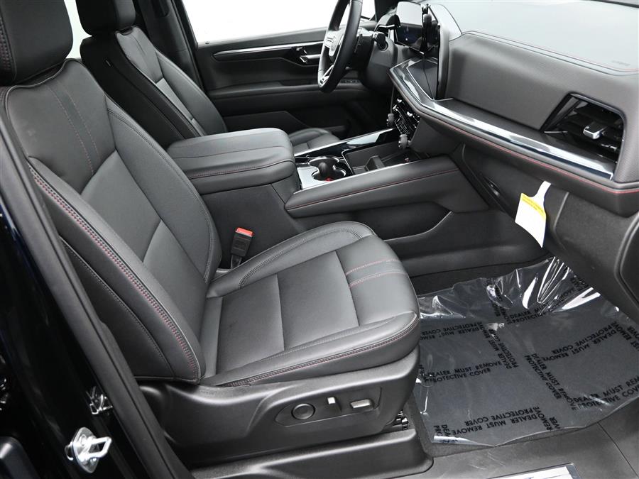 2025 Chevrolet Suburban RST photo