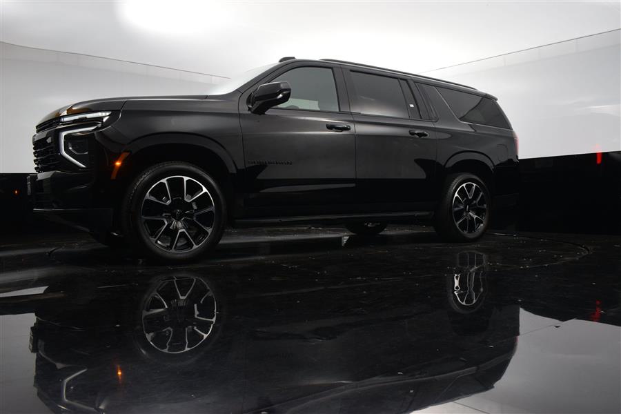 2025 Chevrolet Suburban RST photo