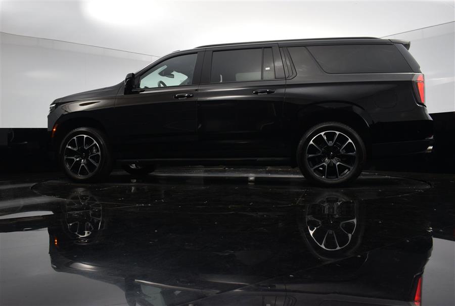 2025 Chevrolet Suburban RST photo