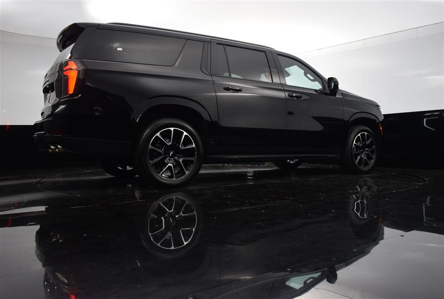 2025 Chevrolet Suburban RST photo