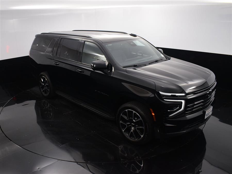 2025 Chevrolet Suburban RST photo