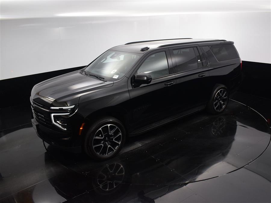 2025 Chevrolet Suburban RST photo