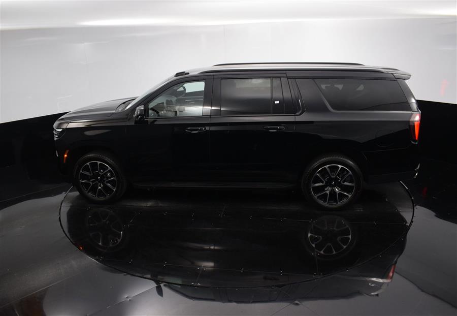 2025 Chevrolet Suburban RST photo
